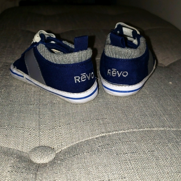 Infant boy shoes- Revo Brand- 6-12 month size - Picture 3 of 4